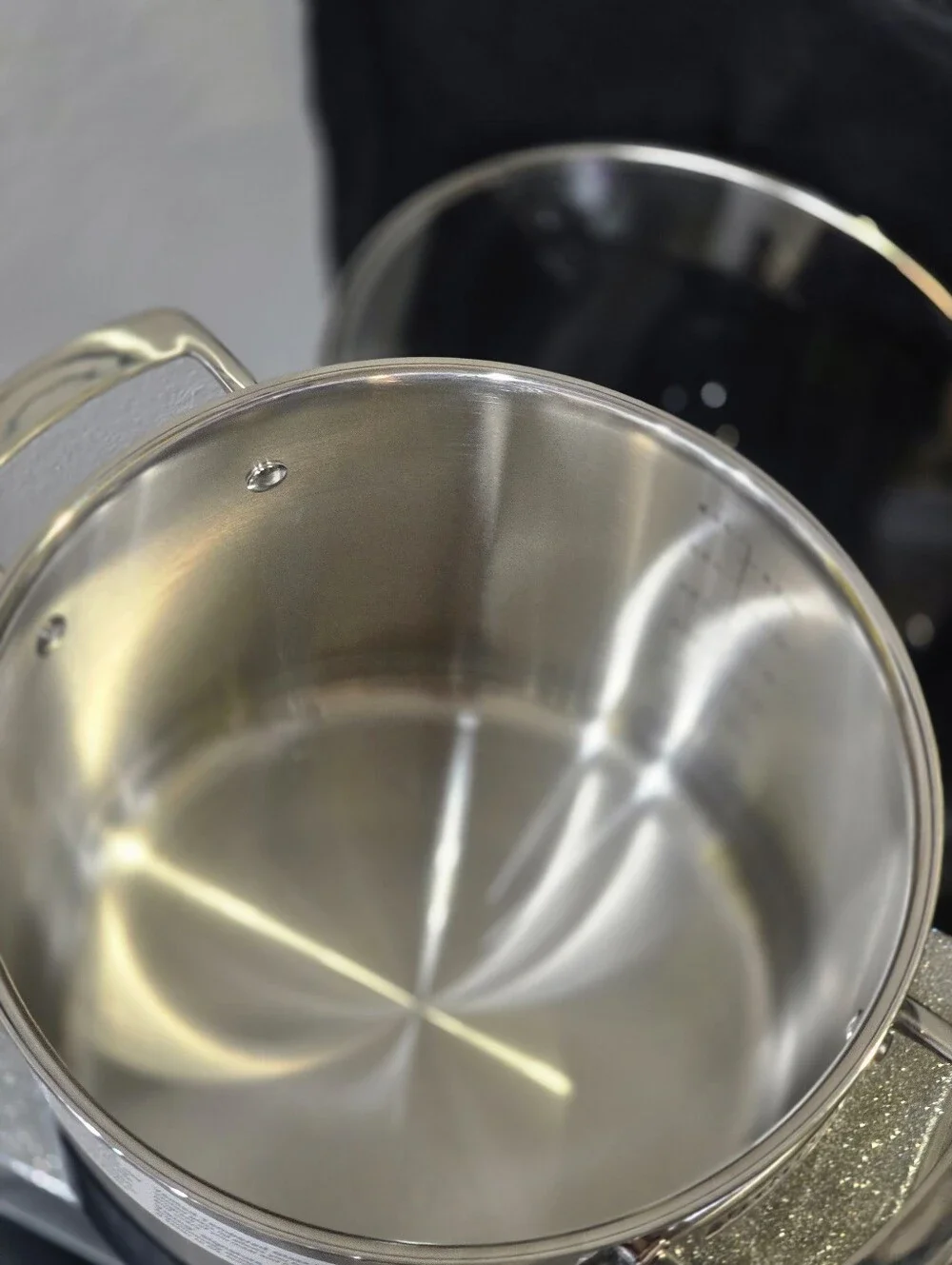 Viking 3-Ply Bonded Stainless Steel 8QT Stock Pot with Lid - Silver